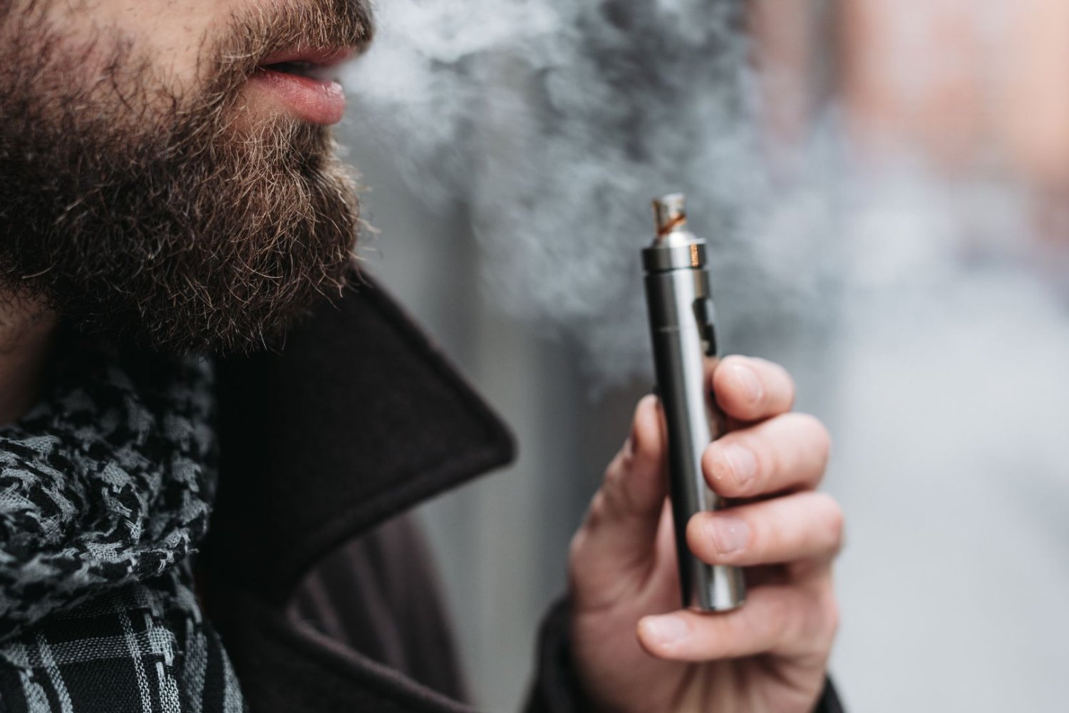 Akcyza miała uszczelnić rynek. E-papierosy wciąż wymykają się fiskusowi vaping