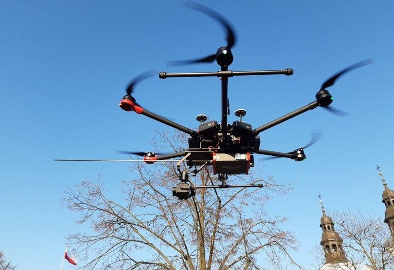 Głowica pomiarowa AirDron umożliwia także analizę składu powietrza i wgląd do palenisk, bez konieczności bezpośredniego dostępu do pieca.