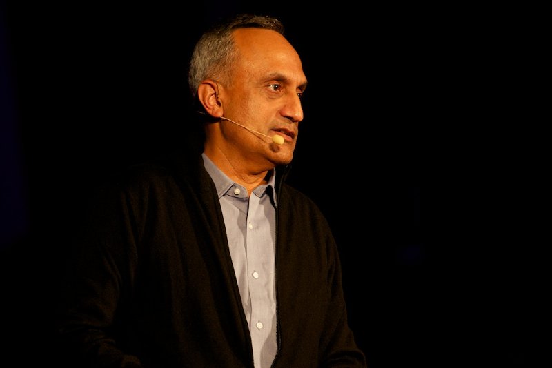 Przedsiębiorca, którzy stworzył popularną markę napojów energetyzujących 5-Hour Energy, jest bardzo hojnym człowiekiem.