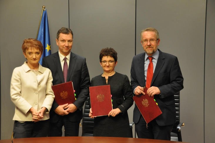 Od lewej: Maria Wasiak - minister infrastruktury i rozwoju, Andrzej Halicki - minister administracji i cyfryzacji, Iwona Wendel - wiceminister infrastruktury i rozwoju oraz Jarosław Pasek - dyrektor Władzy Wdrażającej Programy Europejskie