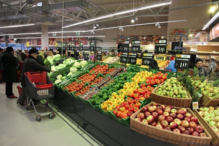 Mikroplastik w warzywach i owocach od lokalnych dostawców pojawia się częściej niż w tymch z marketów - ustalili naukowcy z Włoch.