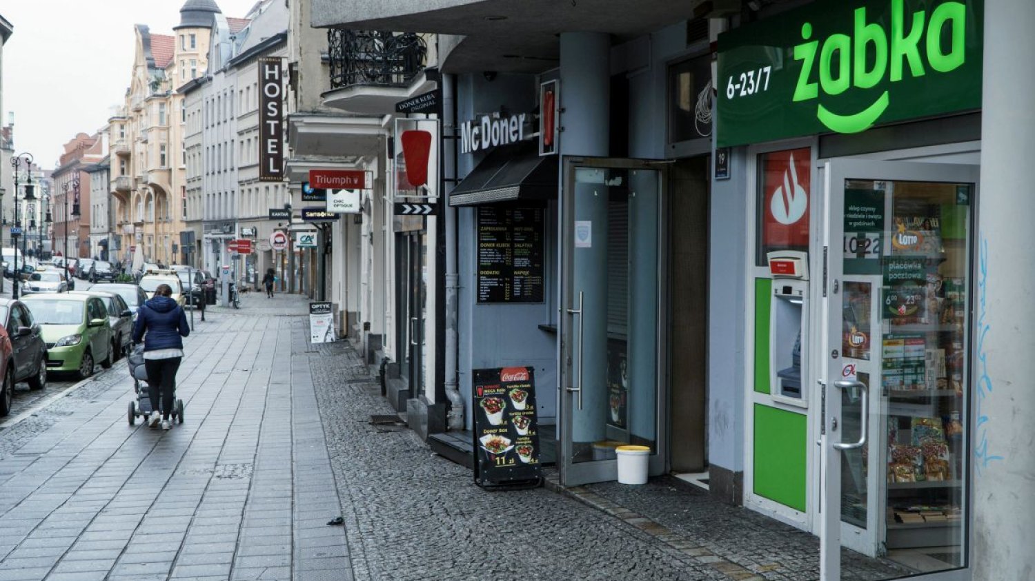 Żabka mogła być otwarta w niedzielę jako placówka pocztowa. Zmiana w tych przepisach może nastąpić po wyborach