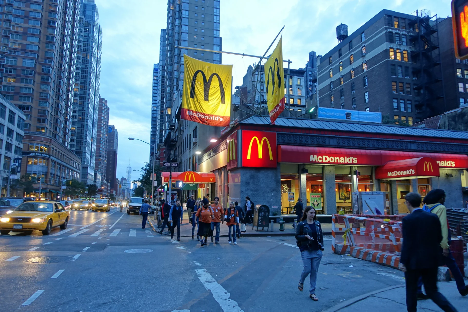 Supertani posiłek w McDonald's – sieć walczy o nowych klientów