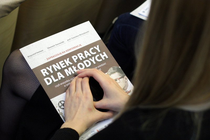 Nareszcie koniec z darmowymi praktykami? Firmy będą musiały płacić absolwentom niecałe 300 zł miesięcznie.