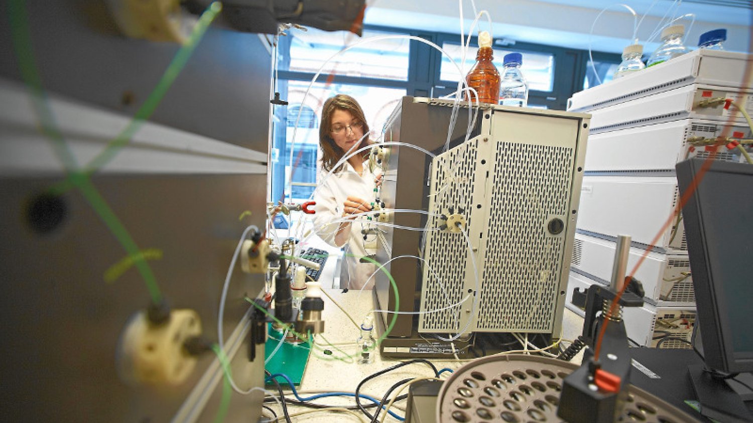 Laboratorium firmy Mabion, która  produkuje najnowszej generacji leki na raka.