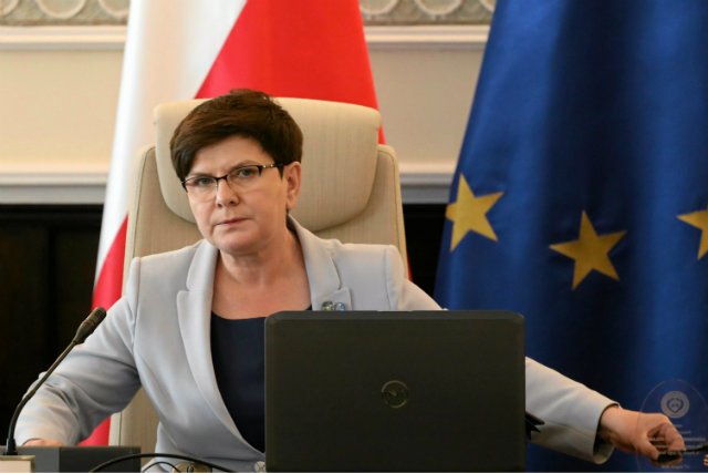 Beata Szydło osobiście poinformowała wicepremiera Morawieckiego o przejęciu osobistej kontroli nad bankiem Pekao SA.