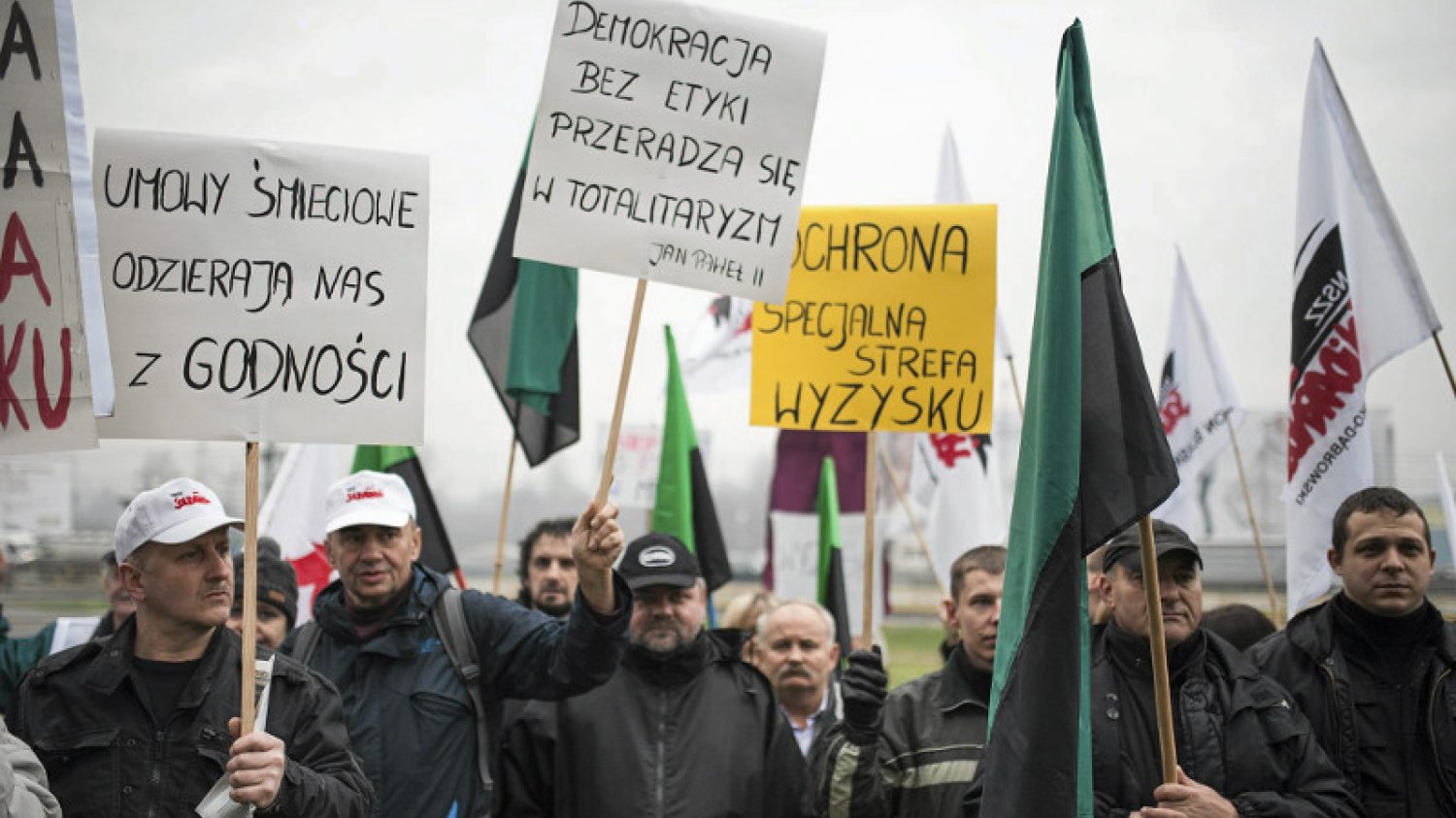 KE: W Polsce na umowach śmieciowych pracuje 27 proc. osób – to rekord UE. Zdaniem Brukseli to hamulec innowacyjności.