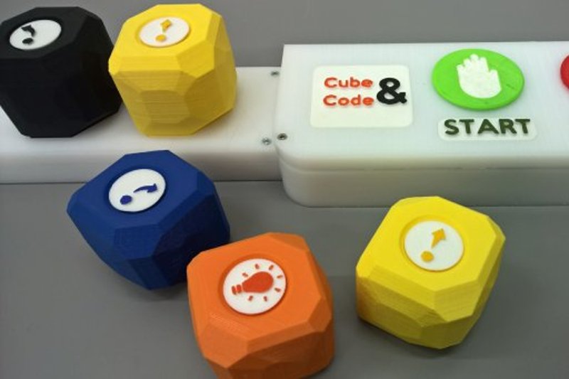 Klocki Cube&Code mają uczyć najmłodsze dzieci zdolności programowania. W zależności od ich ułożenia będą one mogły kontrolować ruchy robota zwanego Photonem.