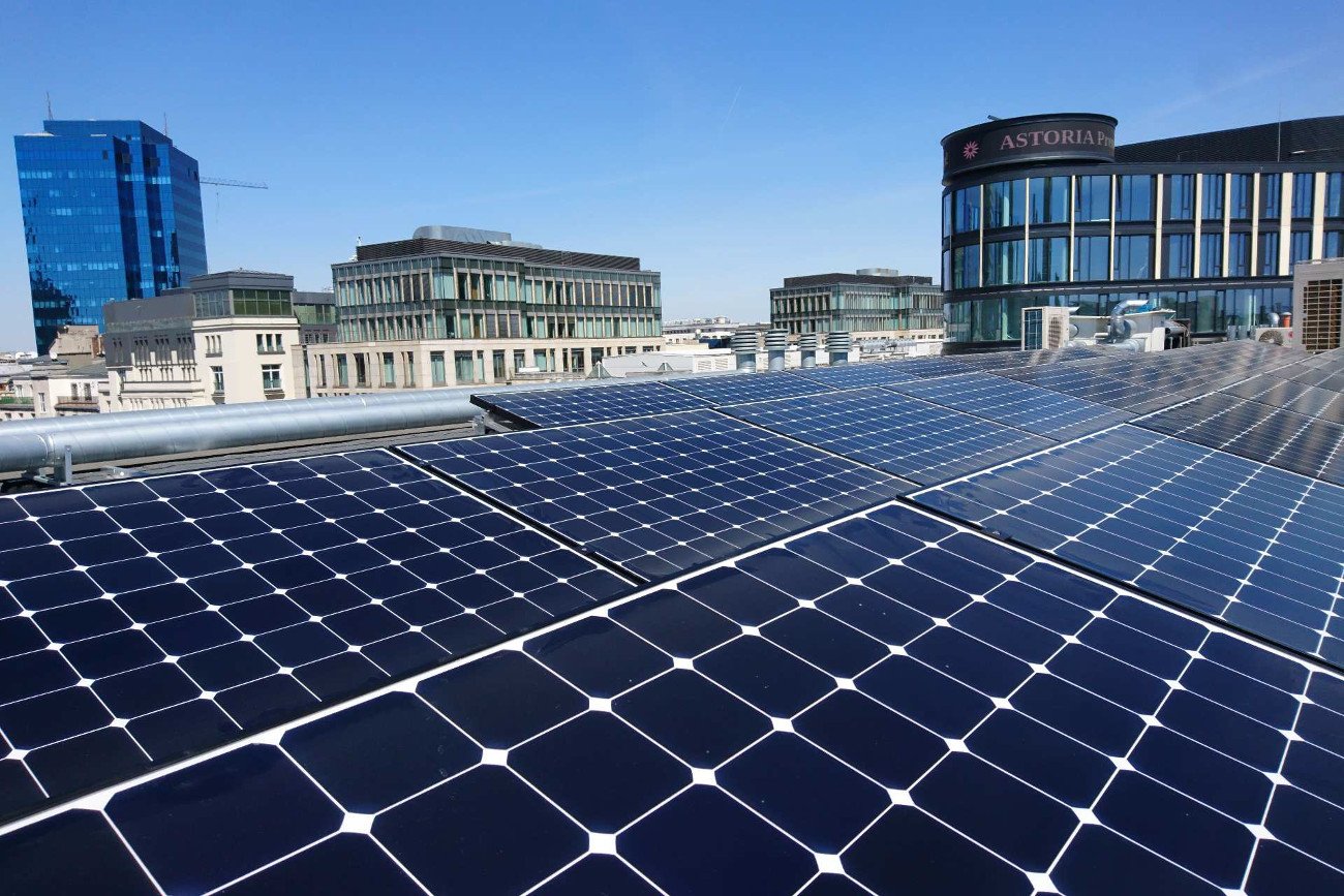 Jak zainstalować panele fotowoltaiczne, by uniknąć stresu i dodatkowych kosztów? Cała sztuka polega na tym, by wybrać profesjonalnego wykonawcę