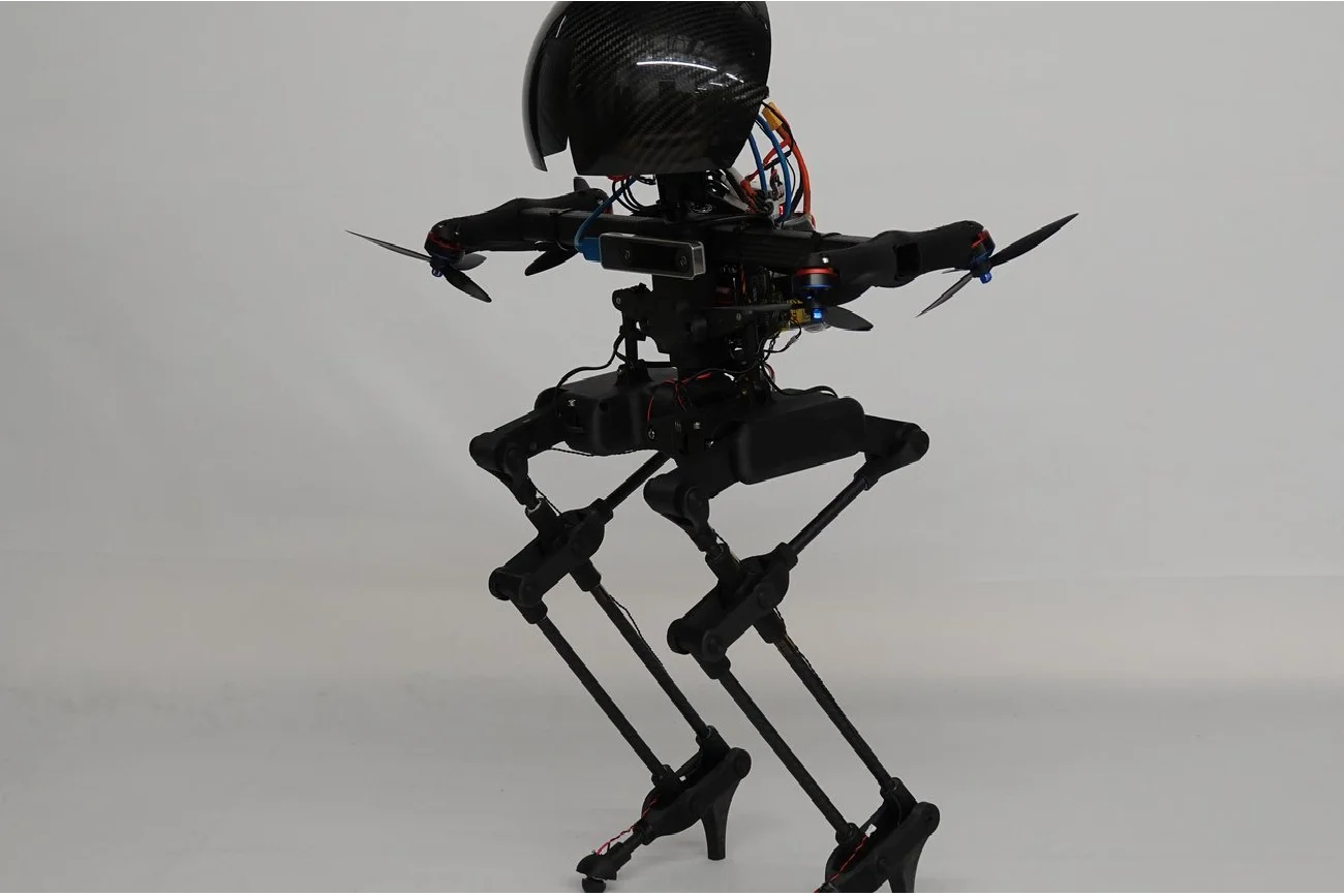 czarny robot Leonardo wyprodukowany przez amerykanów z Kanady