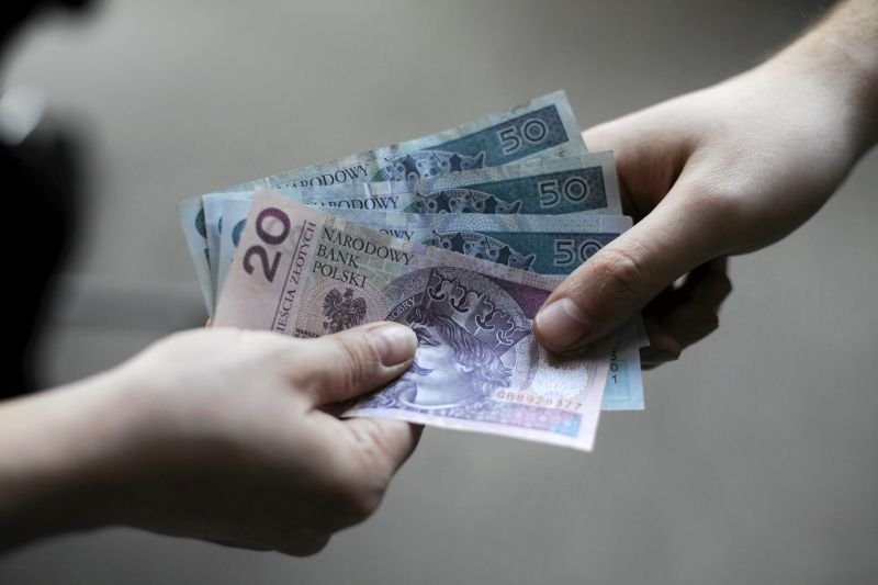 Prezesi banków zgarniają rocznie miliony złotych. Najlepiej opłacanym prezesem polskiego banku w 2018 r. był Cezary Stypułkowski z mBanku. Zarobił 5,1 mln zł.