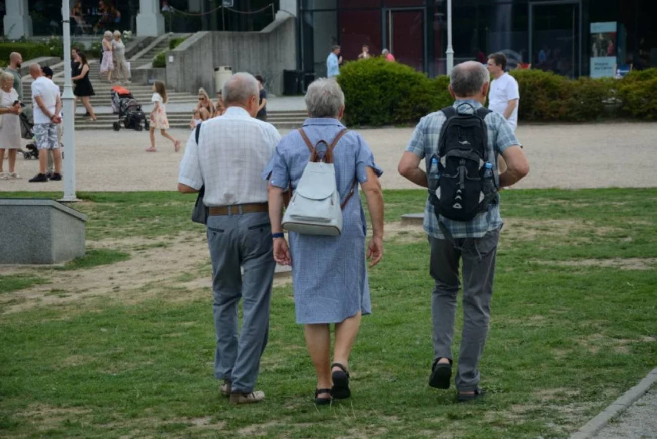 Ważna zmiana w wypłatach czternastek. Sprawdź, czy dostaniesz ją szybciej i zgarnij 213 zł ekstra
