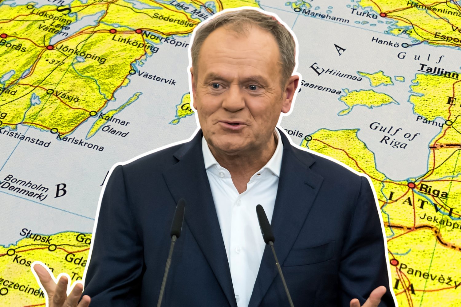 Tusk ogłosił budowę trzeciego terminala LNG. Polska będzie gazowym hubem regionu Donald Tusk mówiący do mikrofonów. W tle mapa przedstawiająca Bałtyk i nadmorskie państwa.