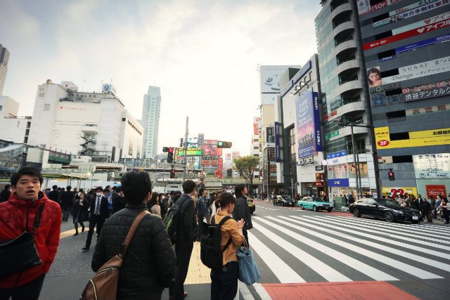 Rząd Japonii namawia miejscowe firmy do tego, by w piątki wypuszczały swoich pracowników już o 15.