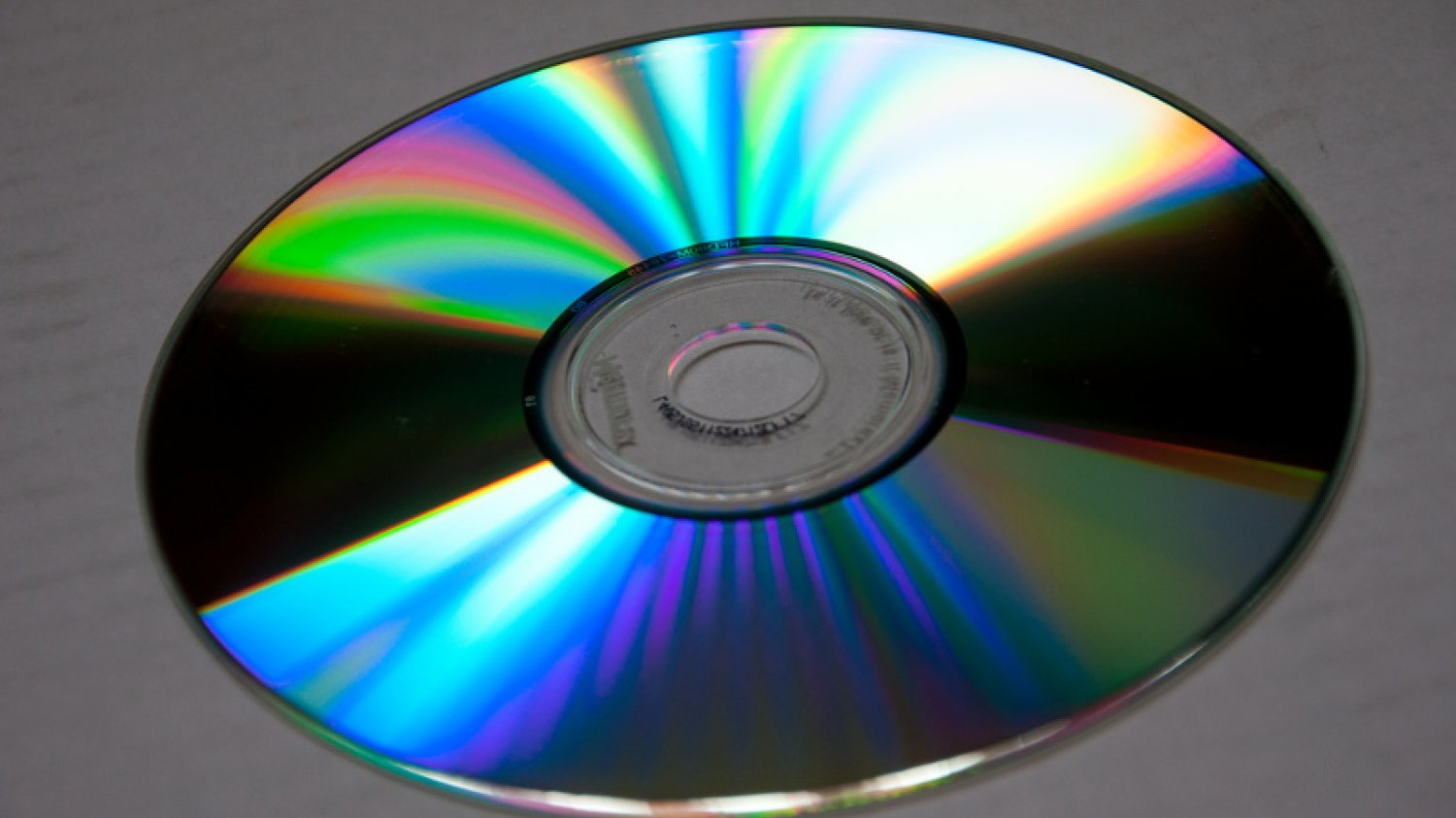 Płyty CD przechodzą do lamusa? W USA już sprzedaje się więcej muzyki przesyłanej strumieniowo.