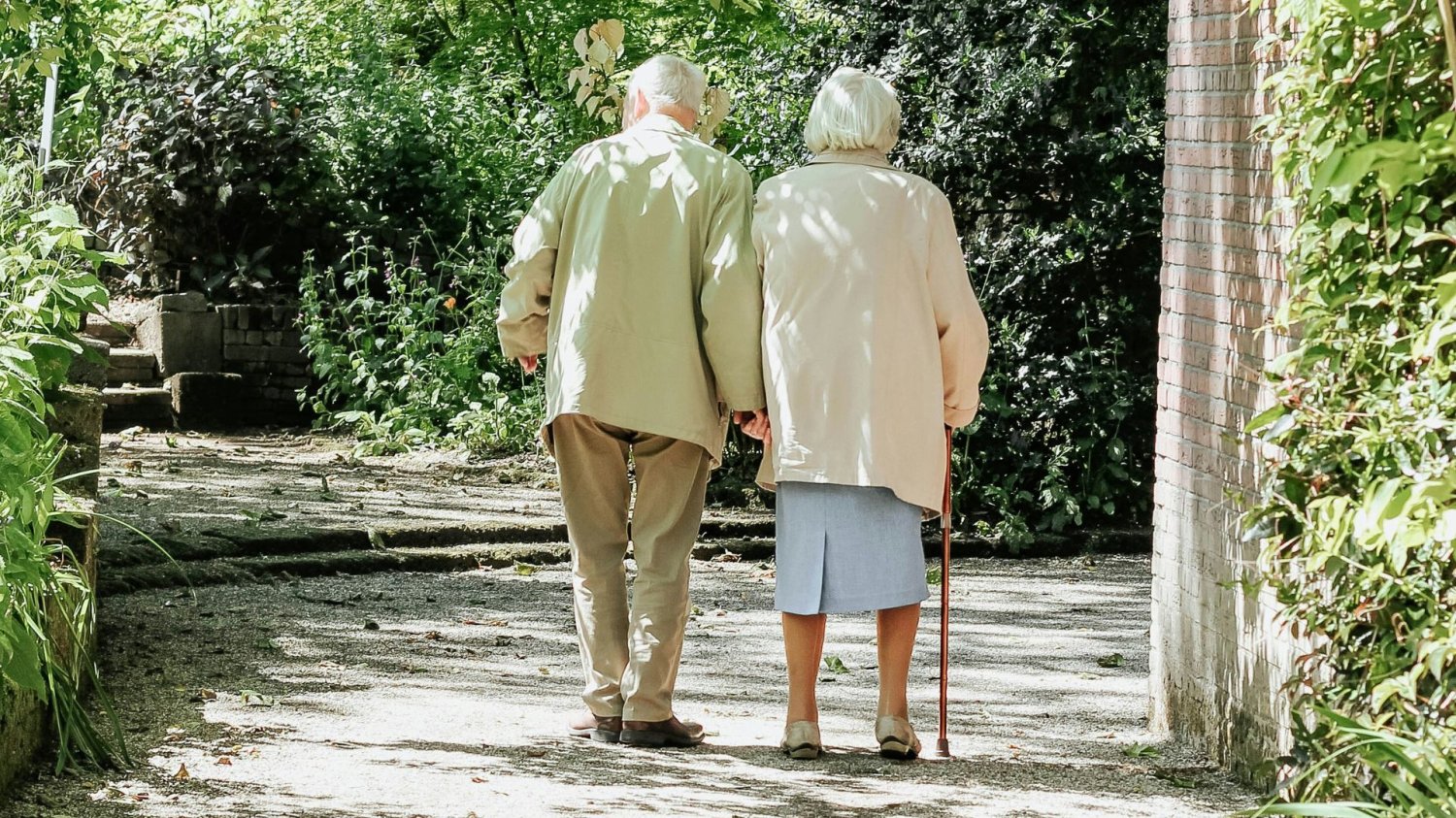 Rząd wprowadza bon senioralny. Sprawdź, czy Twoja rodzina załapie się na wielką zmianę. Emeryci.