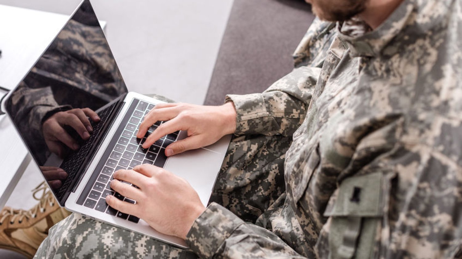 Uwaga na mailowe oszustwo z powołaniem do cyberwojska.