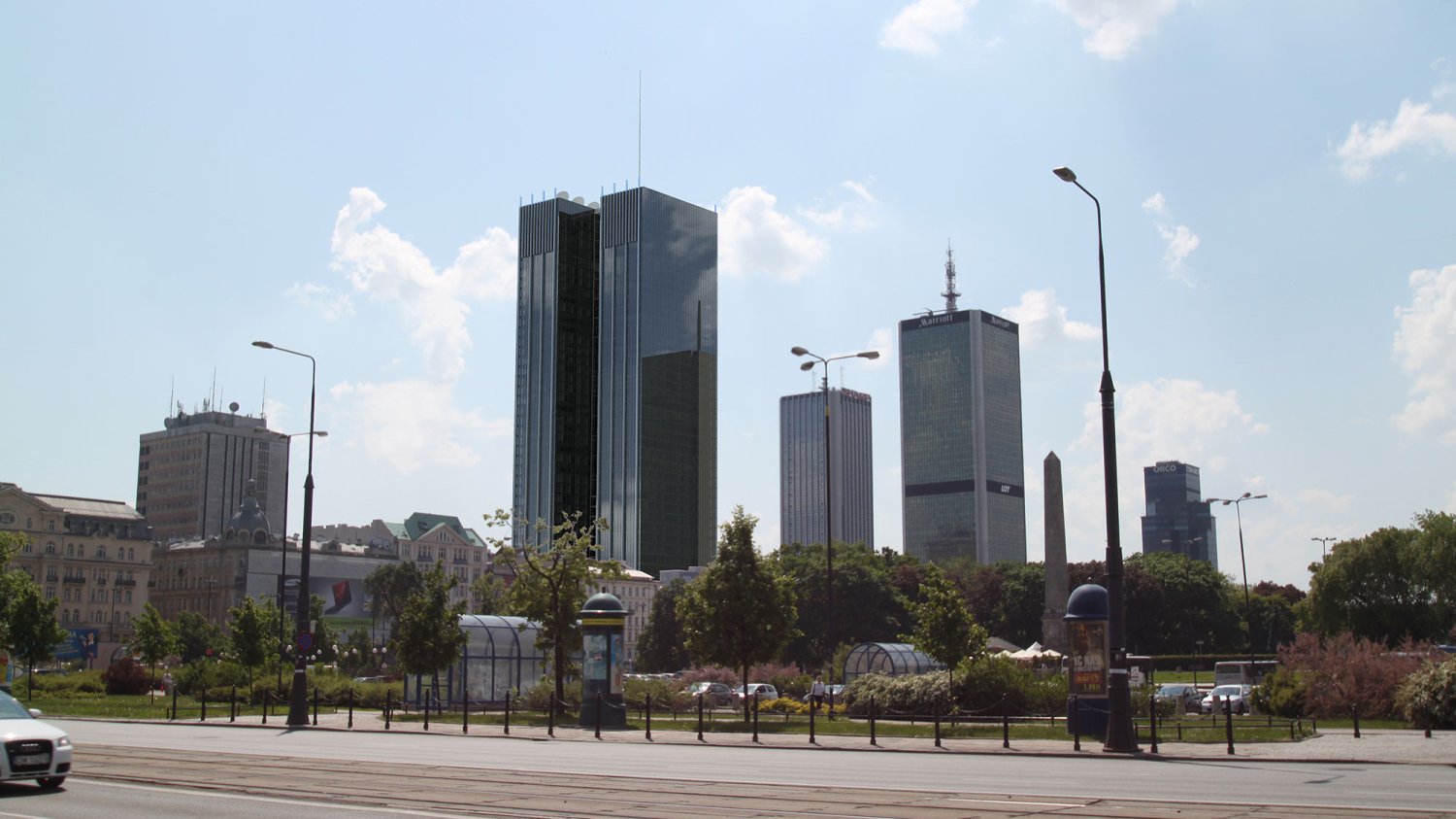 Przy ulicy Emilii Plater w Warszawie, w budynku na działce należącej do Archidiecezji Warszawskiej, ma powstać nowy luksusowy hotel.