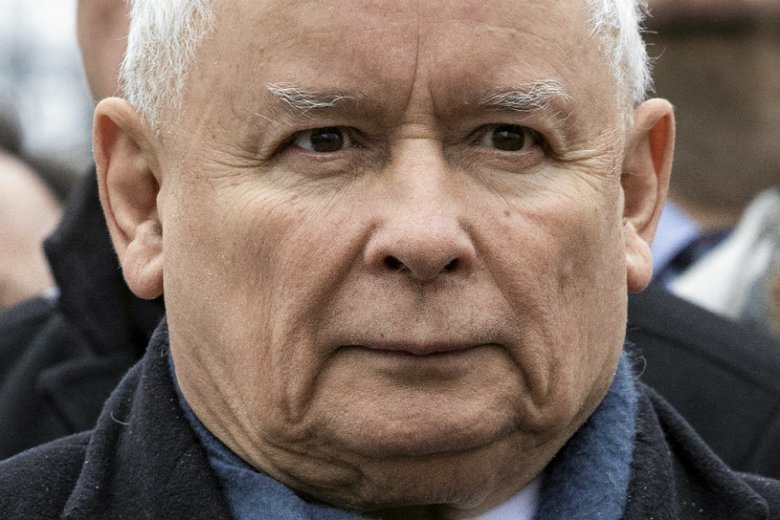 Jarosław Kaczyński niemal jak mafijny boss podpisuje się cudzą ręką i nie zostawia po sobie śladów