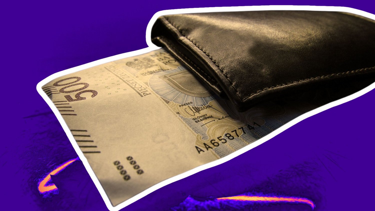banknot 500 zł wystający z portfela