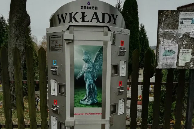 – Na 90 proc. cmentarzy, na których jesteśmy, nie ma stoisk ze zniczami. Pozamykały się, bo ludziom nie opłacało się tam sprzedawać - opowiada założycielka Znikena