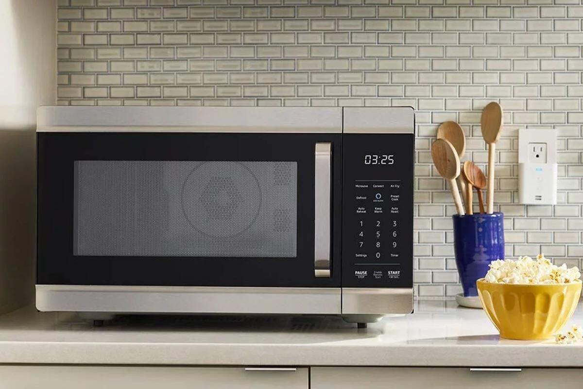 Alexa Smart Oven obsługuje różne tryby przygotowywania potraw.