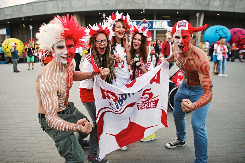 Polacy zadowoleni z życia tak jak Niemcy i Brytyjczycy. Najszczęśliwsi są u nas młodzi - wynika z danych Eurostatu