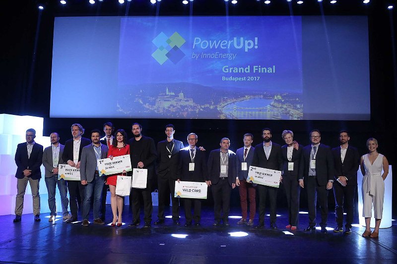 Międzynarodowy konkurs PowerUp! by InnoEnergy 2018 przeznaczony jest dla start-upów z obszaru energii z Europy Środkowej i Wschodniej. Zgłoszenia do aktualnej edycji można wysyłać do 15 kwietnia tego roku. Na zdjęciu laureaci ubiegłorocznego konkursu