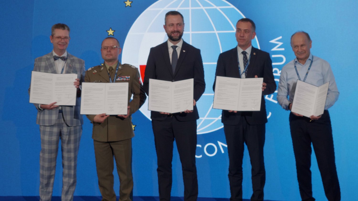Uroczyste podpisanie listu intencyjnego dotyczącego współpracy przy opracowaniu specjalnego raportu pt. “Bezpieczeństwo łańcucha dostaw w polskim przemyśle obronnym”
