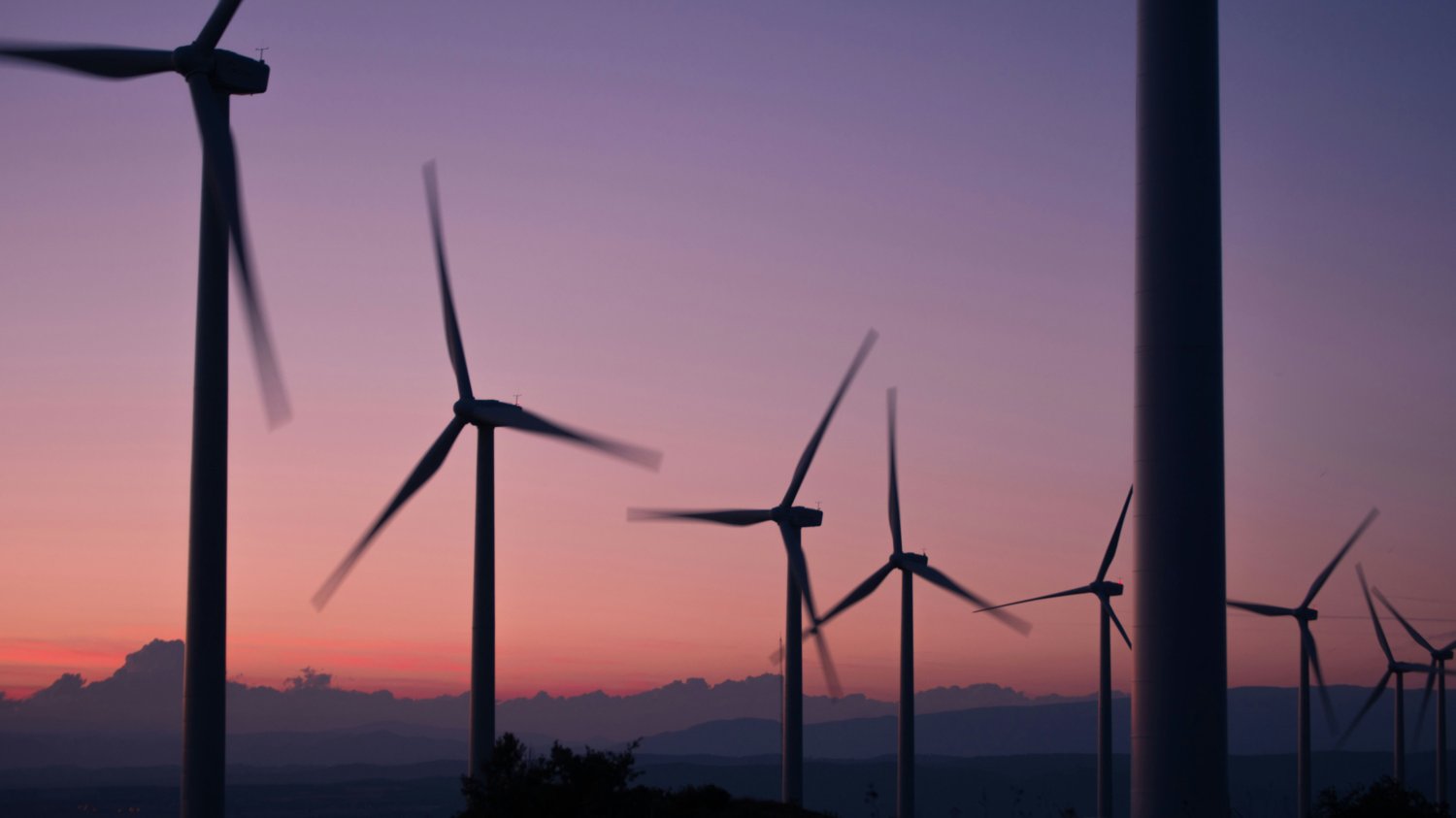 Drugi kwartał 2025 roku także okazał się przełomowy. Udział węgla w produkcji energii w tym okresie spadł poniżej 50 proc. i wyniósł 45,2 proc., podczas gdy rok wcześniej było to aż 56,4 proc.