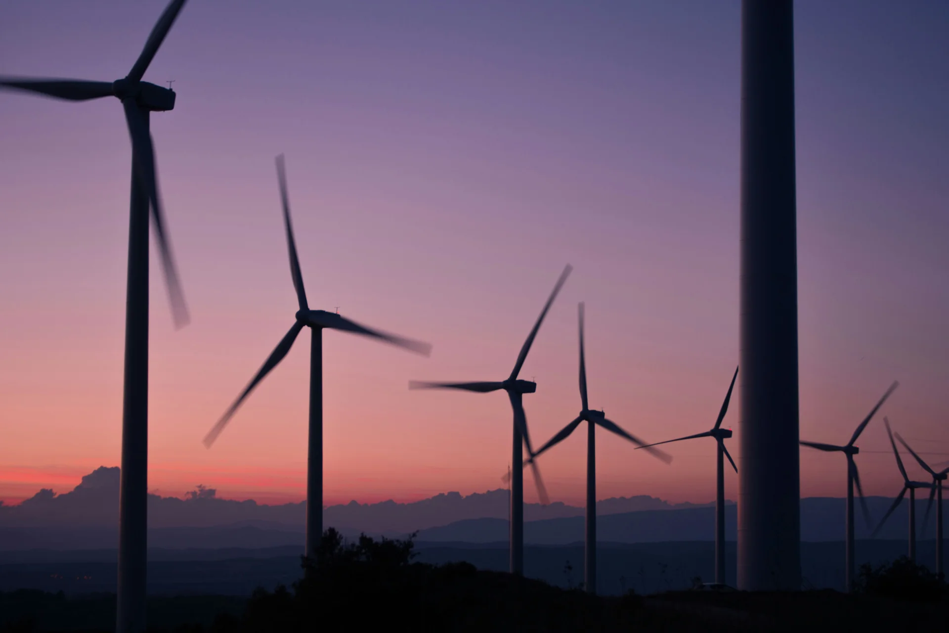 Drugi kwartał 2025 roku także okazał się przełomowy. Udział węgla w produkcji energii w tym okresie spadł poniżej 50 proc. i wyniósł 45,2 proc., podczas gdy rok wcześniej było to aż 56,4 proc.