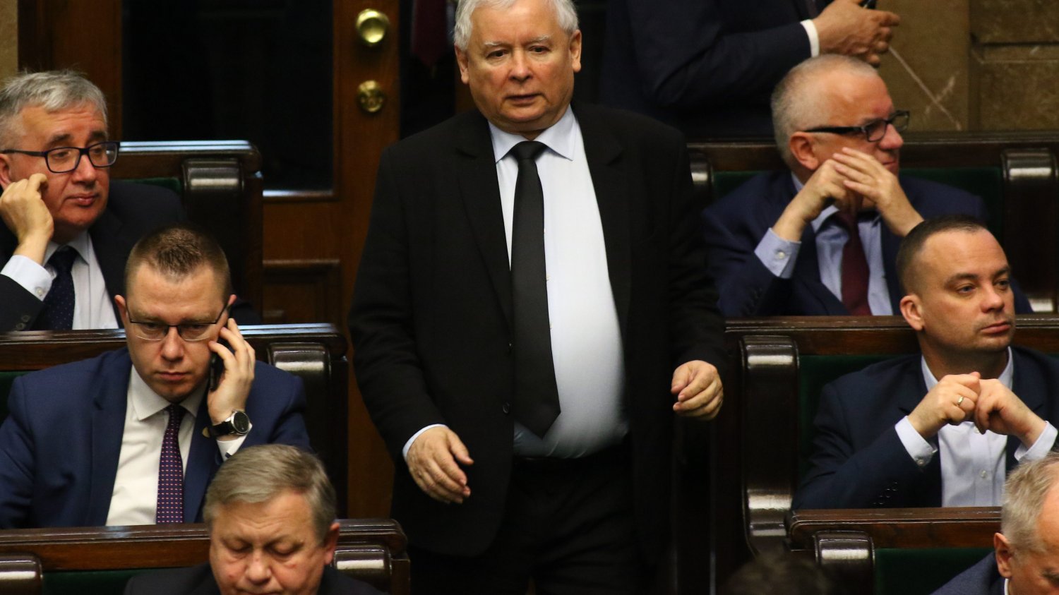 PiS zmienia taktykę, ponieważ spada mu poparcie