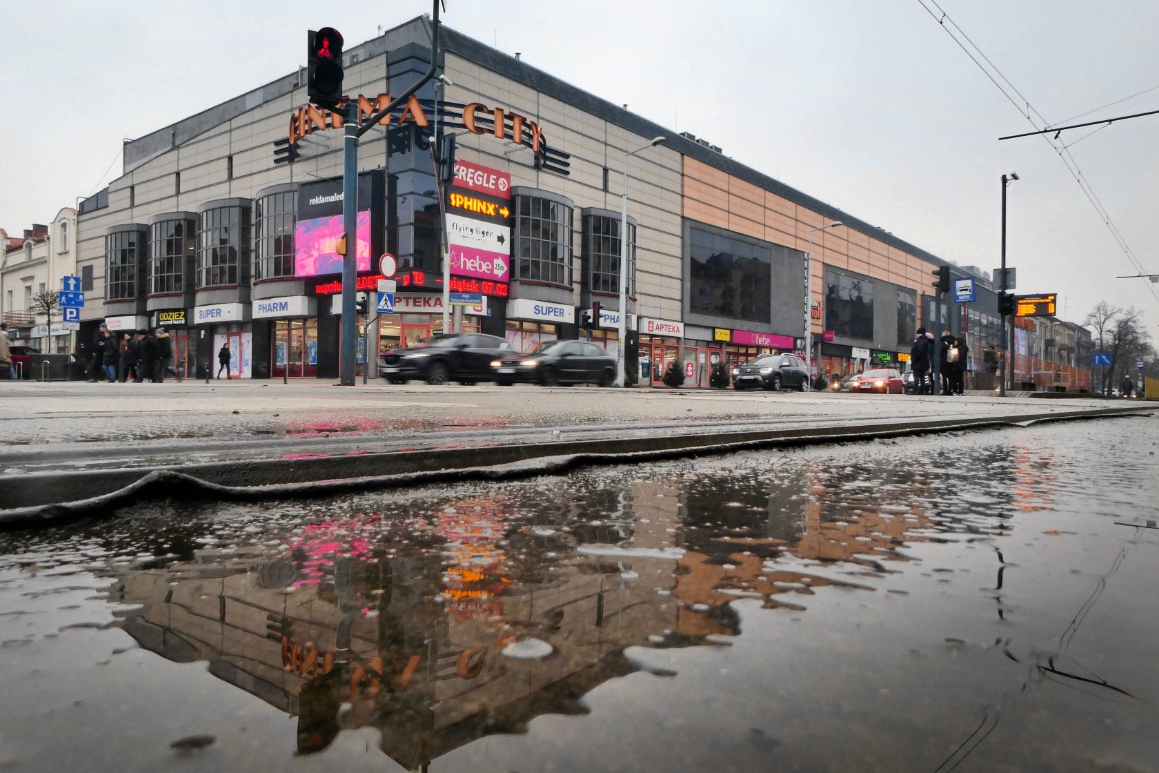 Sieć Cinema City obniżyła ceny biletów w każdy dzień tygodnia - kosztują od 15 do 17 zł. Zapewnia, że nie ma to związku z koronawirusem