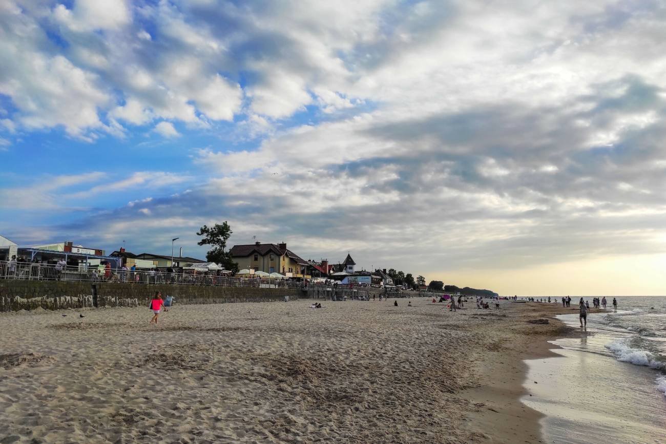 Brakuje turystów nad morzem.