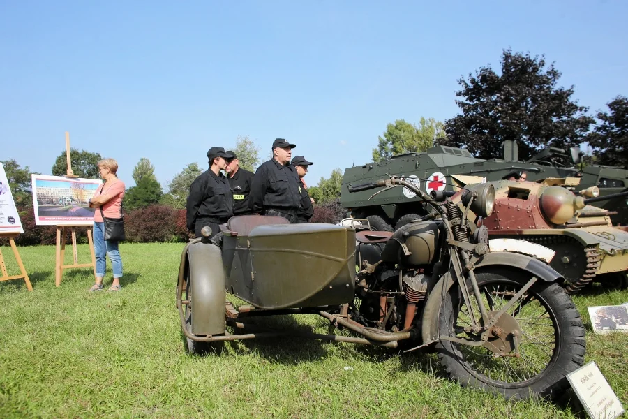 Piknik niepodległościowy w Łodzi. Szkody, jakie Polska poniosła w wyniku II wojny światowej, szacuje się na 866 mld dolarów.