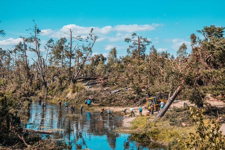 Unia Europejska przyznała polskim samorządom pieniądze na usuwanie skutków nawałnicy, która rok temu nawiedziła 3 województwa