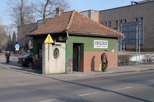 Brakuje nawet fryzjerów.