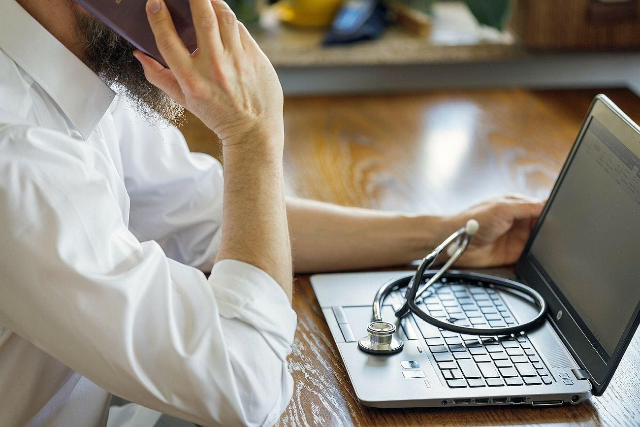 Dostałeś L4 przez telefon? Takie zwolnienie było nielegalne - ZUS ściga już lekarzy