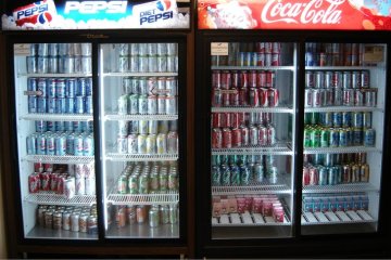 Przedstawiciele Coca-Coli ostrzegają, że po wprowadzeniu podatku od cukru ceny niektórych napoi mogą się nawet podwoić.