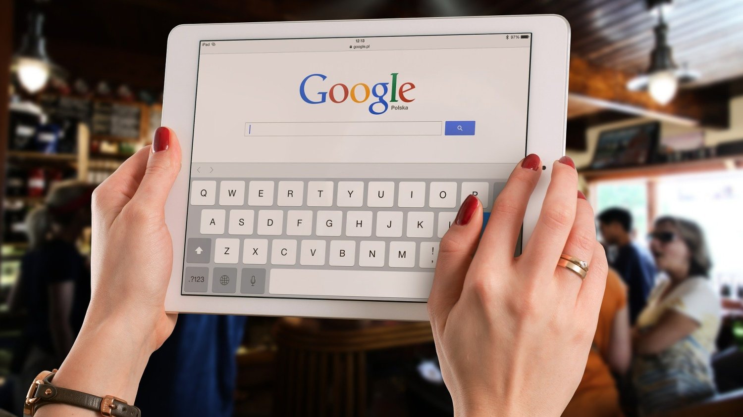 Google zachęca do aktualizacji wizytówek w wyszukiwarce, jeśli firma doświadcza jakichś problemów czy przestojów w funkcjonowaniu ze względu na koronawirusa.