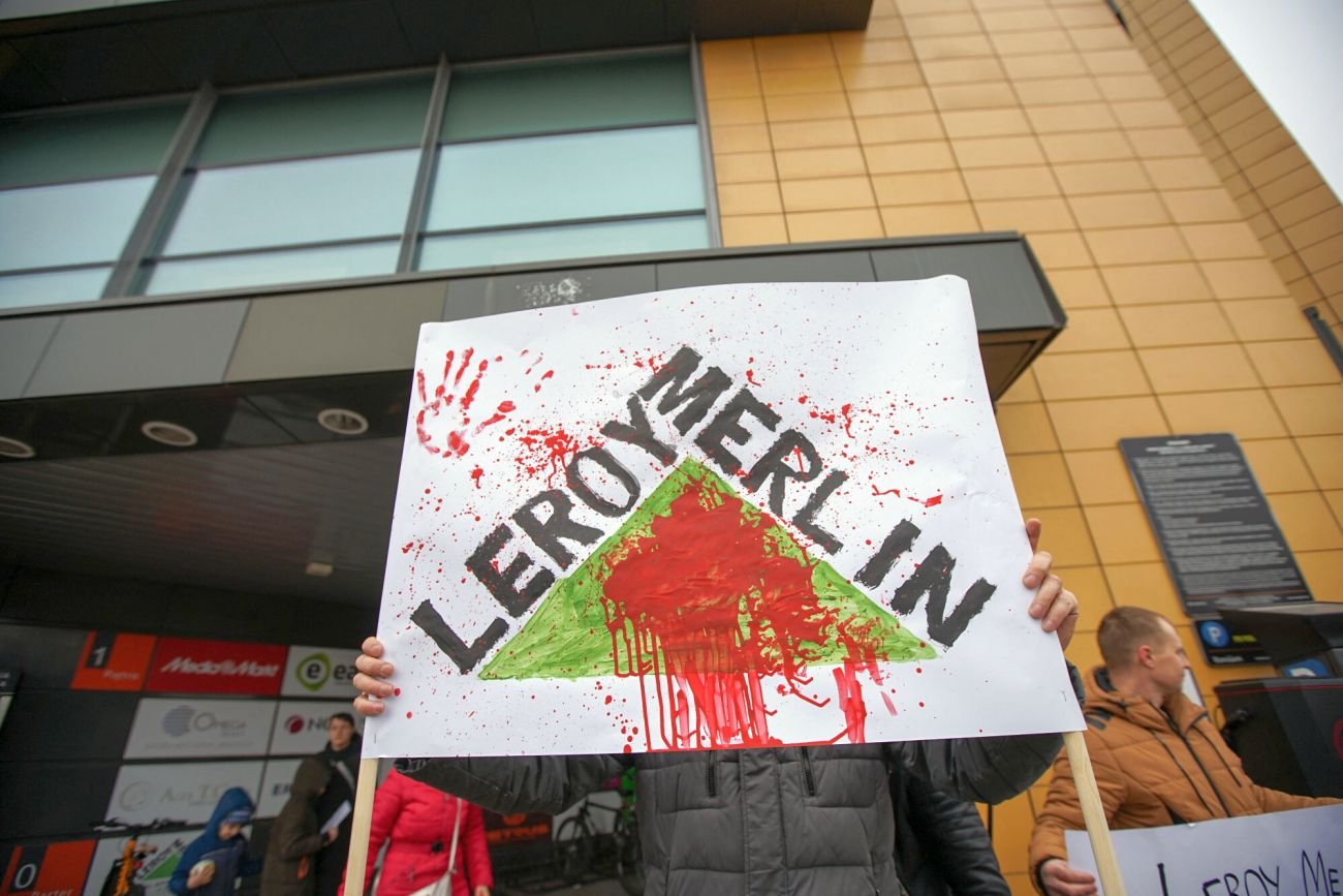 Protest pod jednym ze sklepów Leroy Merlin w Gdańsku. O tym władze firmy nie chcą pisać