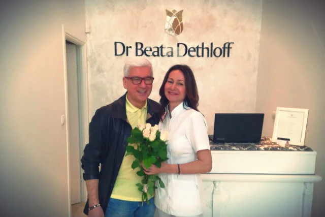 Dethloff dba o gwiazdorski marketing - jej najnowsza klinika została otwarta w Konstancinie, a na otwarciu pojawiła się m.in Małgorzata Rozenek, Rafał Mohr, Joanna Horodyńska i Daria Widawska.