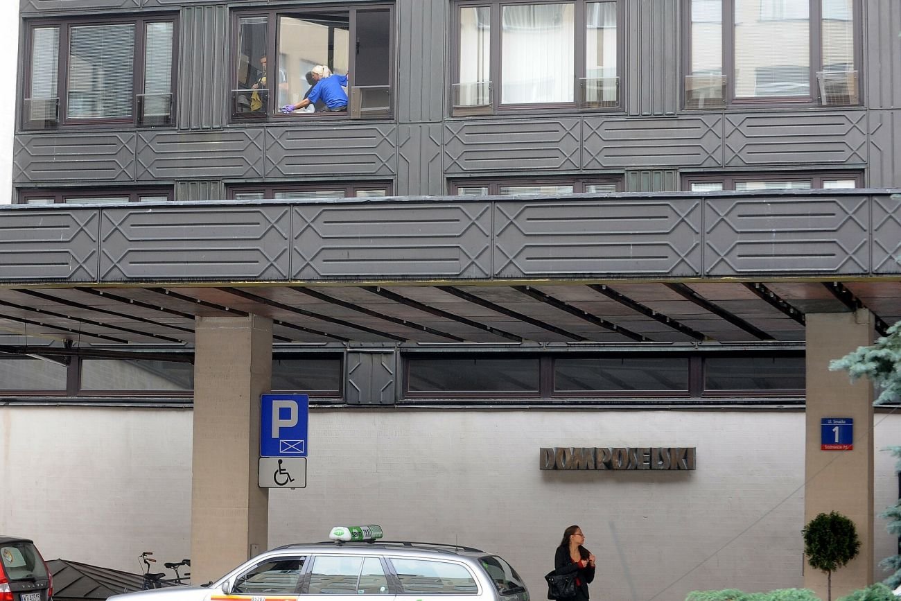 Posłowie narzekają na obecny dom poselski - jest już stary ma niski standard