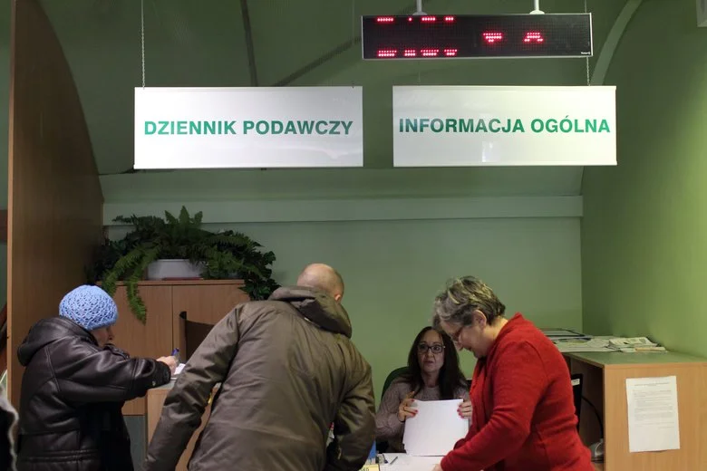 Odzyskanie składek OFE po osobie zmarłej nie wymaga pośrednika. Wystarczy bezpłatny wniosek do ZUS