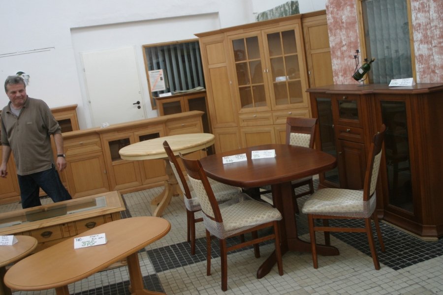 Reklamacja mebli z usterką to droga przez mękę - narzekają użytkownicy Wykopu.