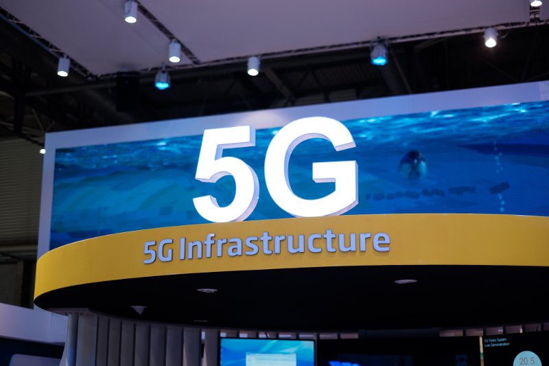 Z technologią 5G, kolejnym standardem sieci komórkowej, państwa, biznes oraz konsumenci wiążą ogromne nadzieje