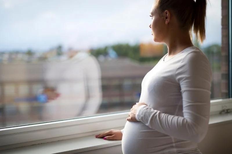 Badacze znaleźli drobiny mikroplastiku w ludzkim łożysku.