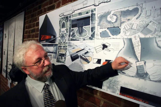 Radosław Ratajszczak z dumą prezentuje projekt Afrykarium - największej atrakcji wrocławskiego zoo