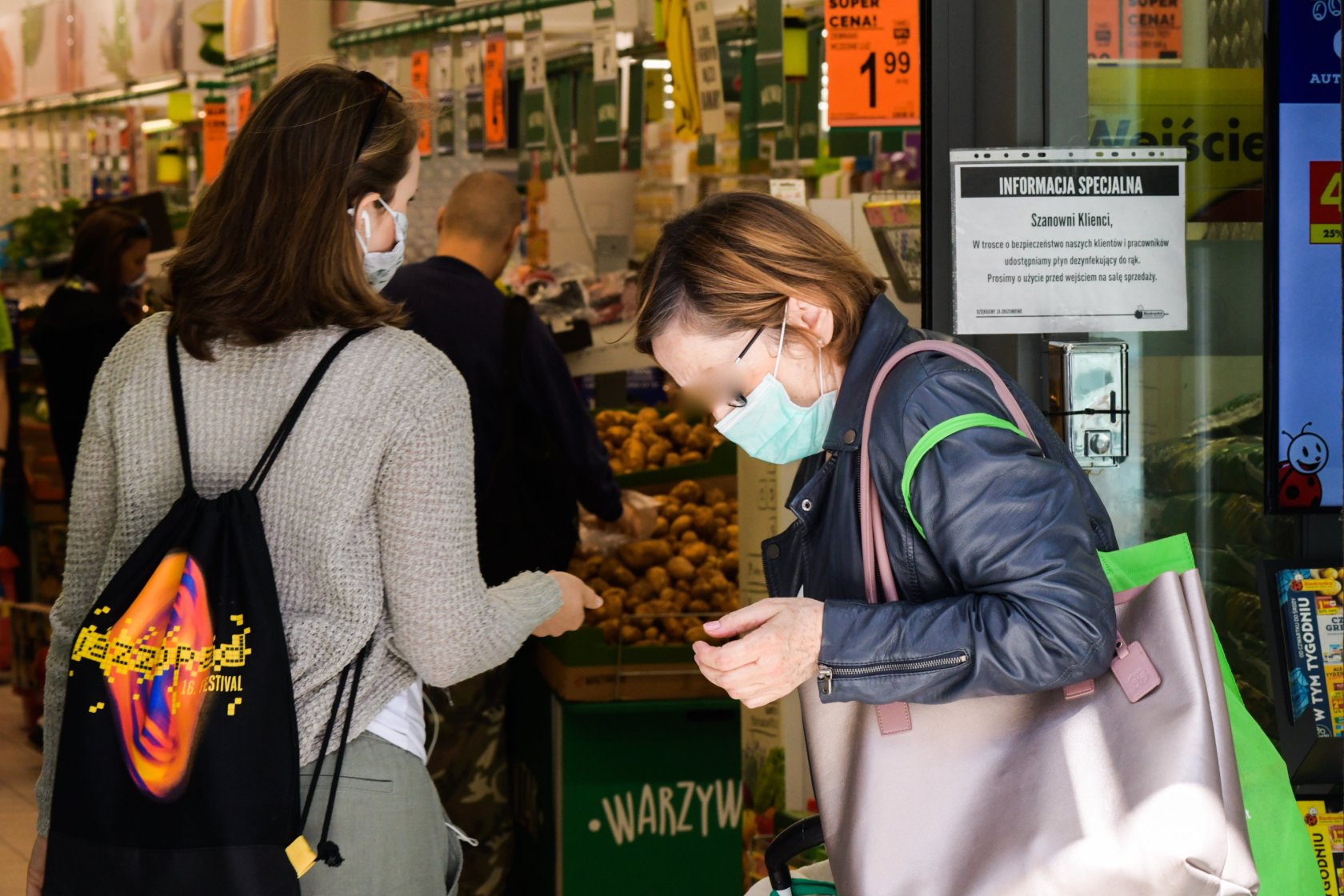 GIS i sanepid prowadzą m.in. w sklepach kontrole dotyczące przestrzegania zasad i obostrzeń sanitarnych.