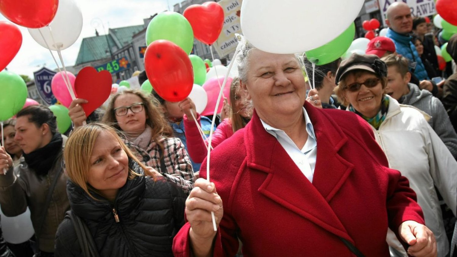 Emeryci i studenci są przeciwni zakazowi handlu w niedzielę.